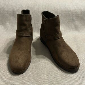 Bella Vita Izzy Suede Ankle Booties